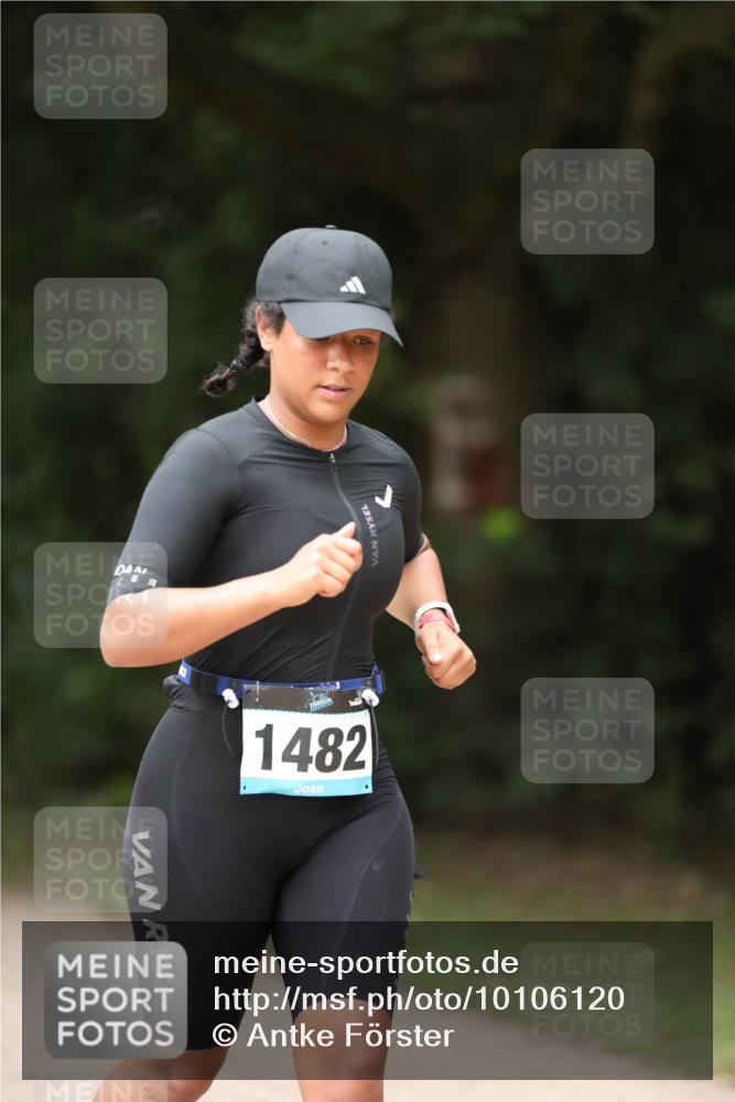 30.08.2026 - Elbe Triathlon Hamburg Antke Förster http://msf.ph/oto/10106120 30.08.2026 12:14:22 Laufen 1482 meine-sportfotos.de