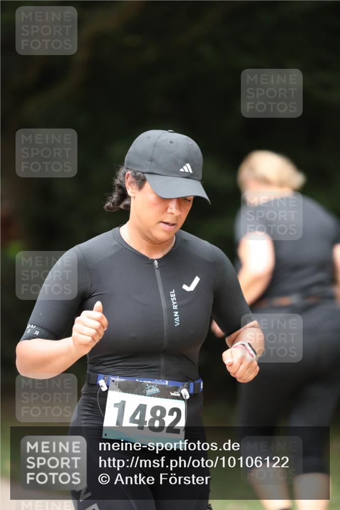 30.08.2026 - Elbe Triathlon Hamburg Antke Förster http://msf.ph/oto/10106122 30.08.2026 12:14:22 Laufen 3, 1482 meine-sportfotos.de