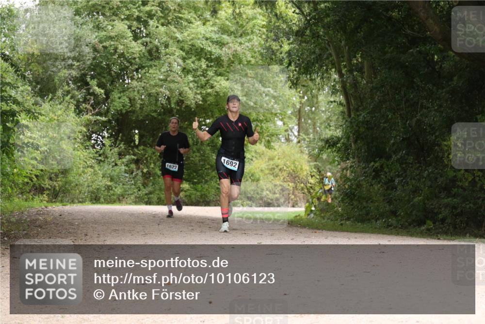 30.08.2026 - Elbe Triathlon Hamburg Antke Förster http://msf.ph/oto/10106123 30.08.2026 12:20:44 Laufen 1622, 1692 meine-sportfotos.de