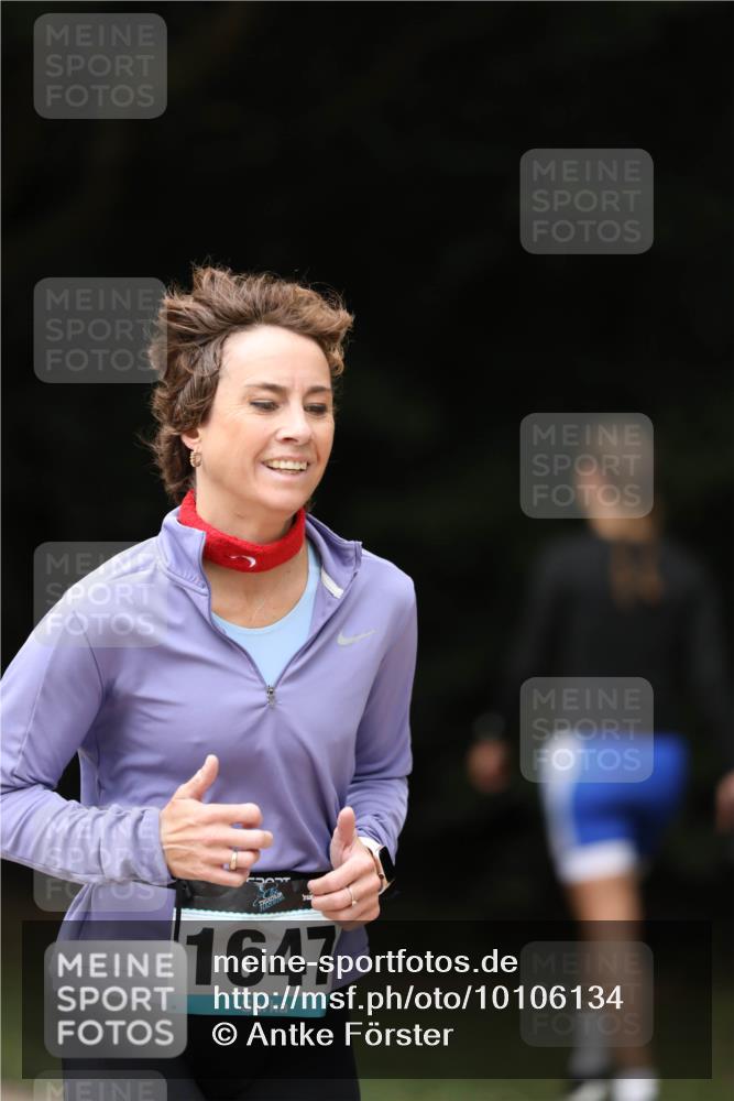 30.08.2026 - Elbe Triathlon Hamburg Antke Förster http://msf.ph/oto/10106134 30.08.2026 12:14:31 Laufen 1647 meine-sportfotos.de