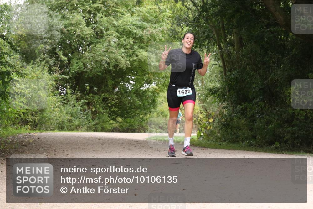 30.08.2026 - Elbe Triathlon Hamburg Antke Förster http://msf.ph/oto/10106135 30.08.2026 12:20:48 Laufen 1622 meine-sportfotos.de