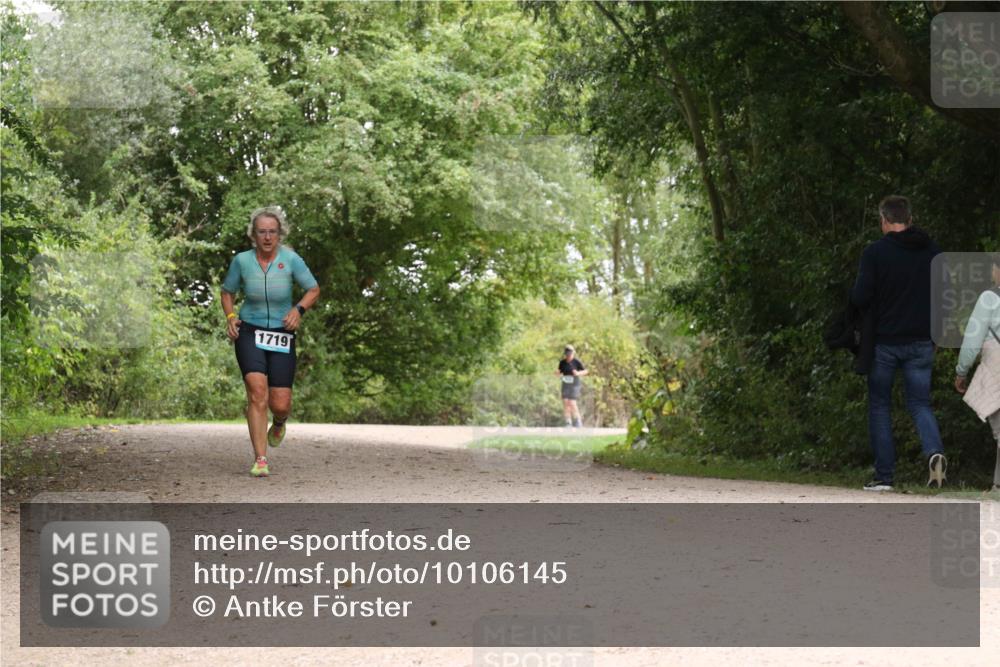 30.08.2026 - Elbe Triathlon Hamburg Antke Förster http://msf.ph/oto/10106145 30.08.2026 12:21:03 Laufen 1719 meine-sportfotos.de
