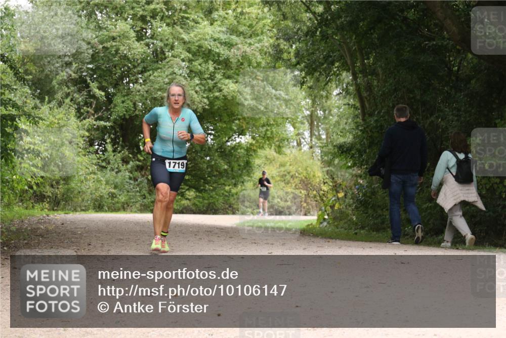 30.08.2026 - Elbe Triathlon Hamburg Antke Förster http://msf.ph/oto/10106147 30.08.2026 12:21:04 Laufen 1719 meine-sportfotos.de