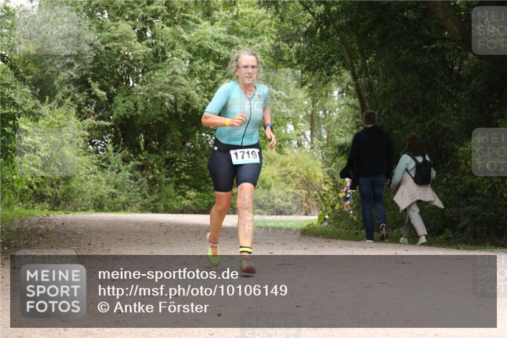 30.08.2026 - Elbe Triathlon Hamburg Antke Förster http://msf.ph/oto/10106149 30.08.2026 12:21:05 Laufen 1719 meine-sportfotos.de