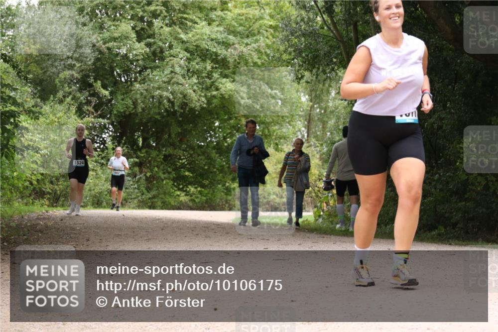 30.08.2026 - Elbe Triathlon Hamburg Antke Förster http://msf.ph/oto/10106175 30.08.2026 12:21:35 Laufen 1524 meine-sportfotos.de