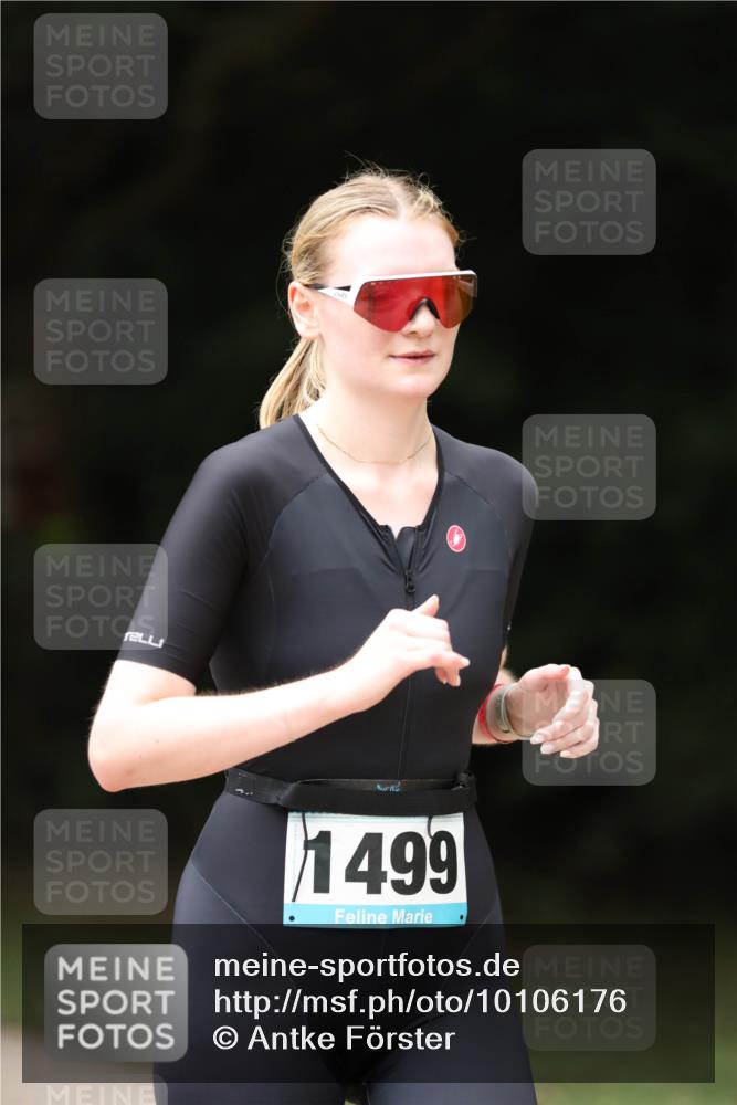 30.08.2026 - Elbe Triathlon Hamburg Antke Förster http://msf.ph/oto/10106176 30.08.2026 12:14:49 Laufen 1499 meine-sportfotos.de