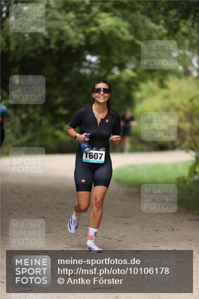 30.08.2026 - Elbe Triathlon Hamburg Antke Förster http://msf.ph/oto/10106178 30.08.2026 12:15:08 Laufen 1607 meine-sportfotos.de