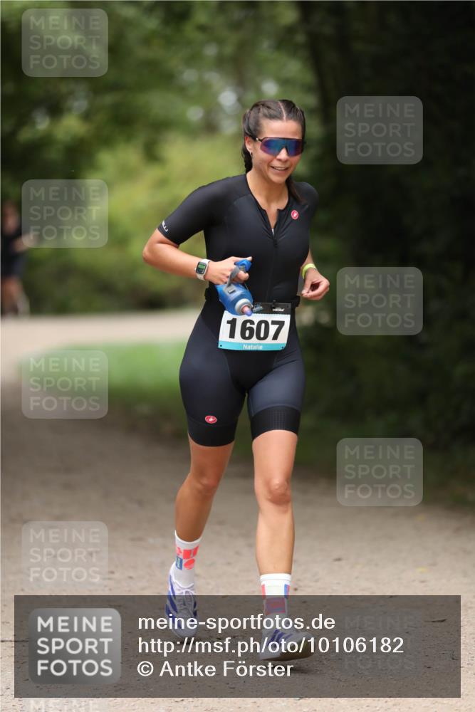 30.08.2026 - Elbe Triathlon Hamburg Antke Förster http://msf.ph/oto/10106182 30.08.2026 12:15:09 Laufen 1607 meine-sportfotos.de