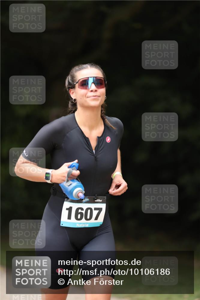 30.08.2026 - Elbe Triathlon Hamburg Antke Förster http://msf.ph/oto/10106186 30.08.2026 12:15:10 Laufen 1607 meine-sportfotos.de