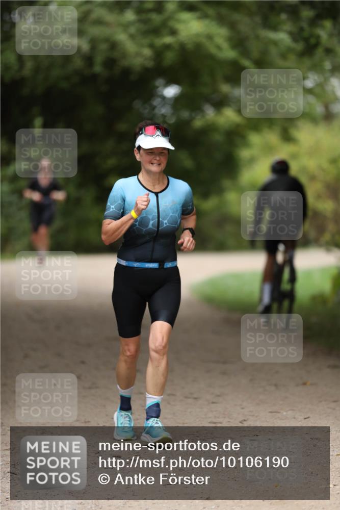 30.08.2026 - Elbe Triathlon Hamburg Antke Förster http://msf.ph/oto/10106190 30.08.2026 12:15:14 Laufen  meine-sportfotos.de