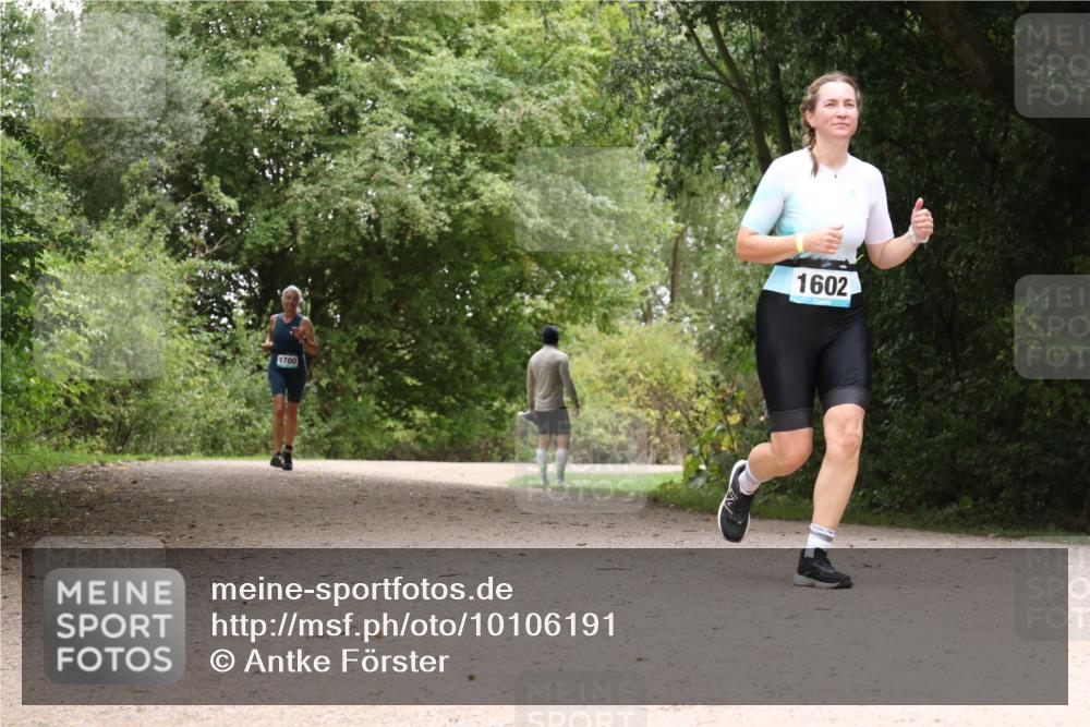 30.08.2026 - Elbe Triathlon Hamburg Antke Förster http://msf.ph/oto/10106191 30.08.2026 12:21:46 Laufen 1700, 1602 meine-sportfotos.de