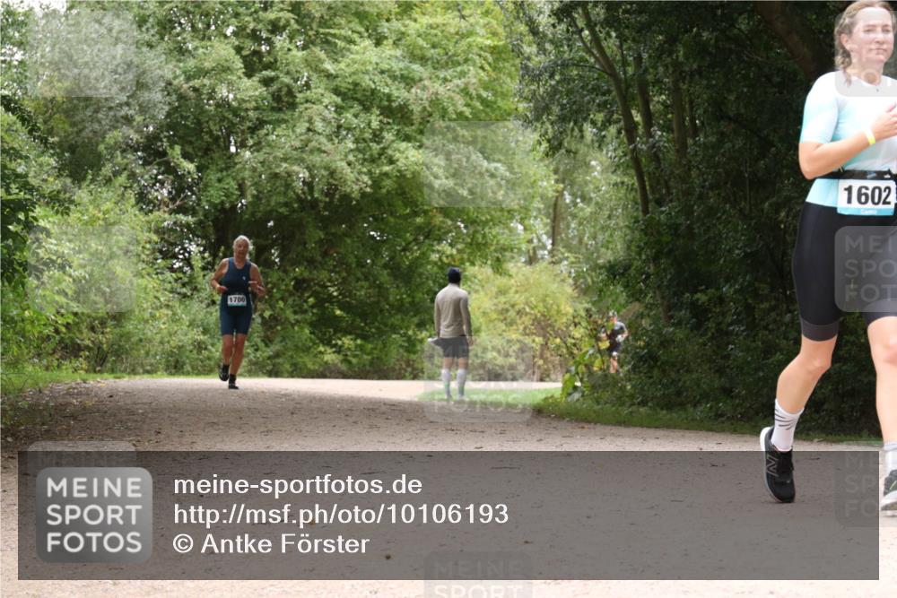 30.08.2026 - Elbe Triathlon Hamburg Antke Förster http://msf.ph/oto/10106193 30.08.2026 12:21:46 Laufen 1700, 1602 meine-sportfotos.de