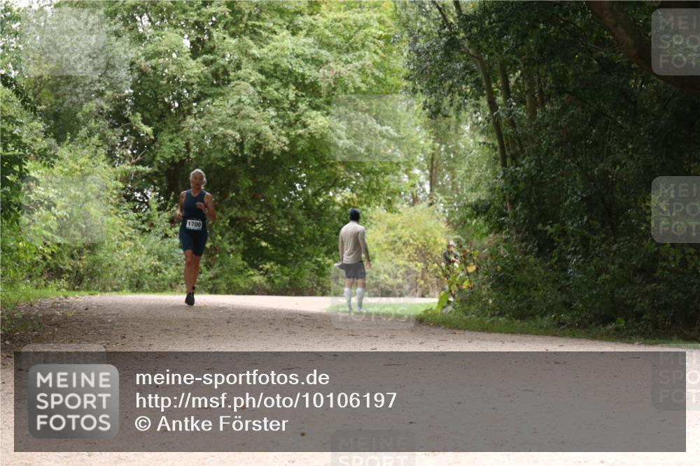 30.08.2026 - Elbe Triathlon Hamburg Antke Förster http://msf.ph/oto/10106197 30.08.2026 12:21:47 Laufen 1700 meine-sportfotos.de