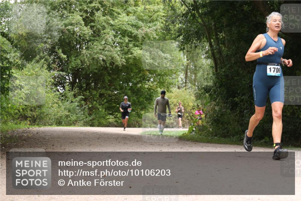 30.08.2026 - Elbe Triathlon Hamburg Antke Förster http://msf.ph/oto/10106203 30.08.2026 12:21:53 Laufen 1700 meine-sportfotos.de