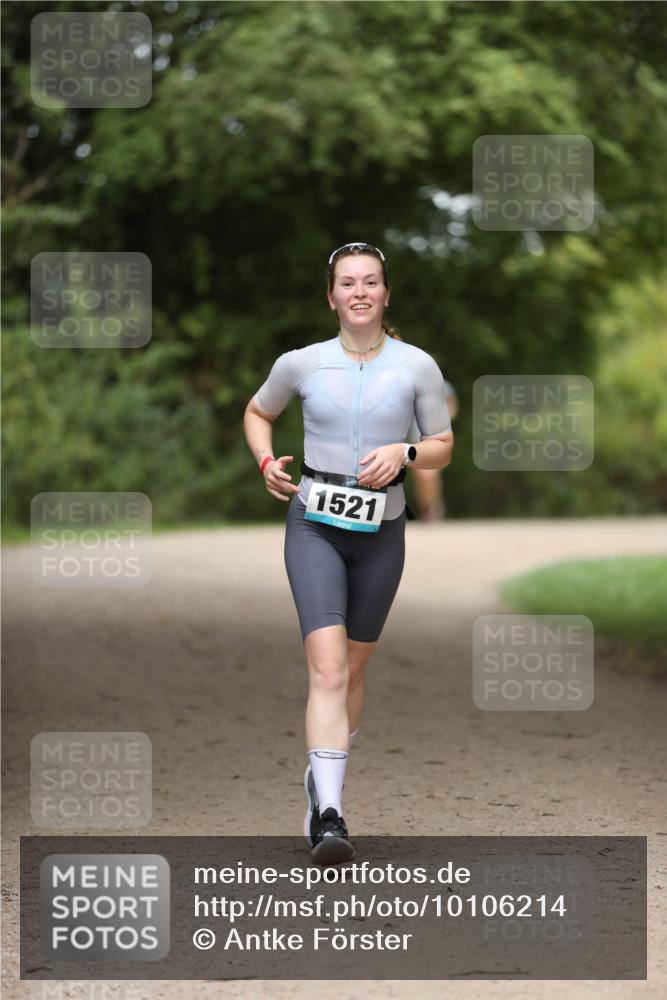 30.08.2026 - Elbe Triathlon Hamburg Antke Förster http://msf.ph/oto/10106214 30.08.2026 12:15:35 Laufen 1521 meine-sportfotos.de