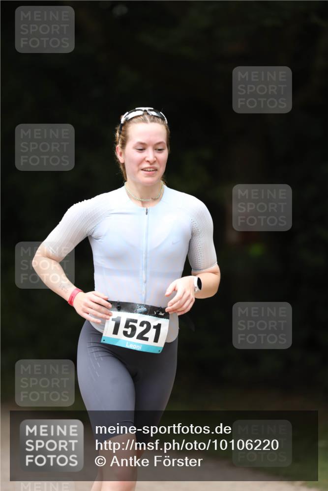 30.08.2026 - Elbe Triathlon Hamburg Antke Förster http://msf.ph/oto/10106220 30.08.2026 12:15:37 Laufen 1521 meine-sportfotos.de