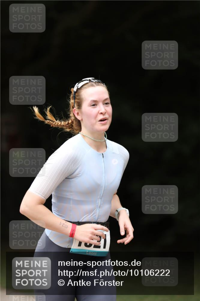 30.08.2026 - Elbe Triathlon Hamburg Antke Förster http://msf.ph/oto/10106222 30.08.2026 12:15:38 Laufen 9 meine-sportfotos.de
