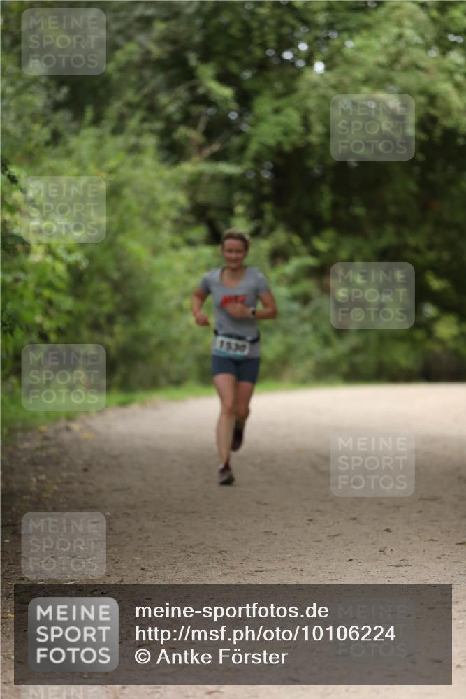 30.08.2026 - Elbe Triathlon Hamburg Antke Förster http://msf.ph/oto/10106224 30.08.2026 12:15:45 Laufen 1530 meine-sportfotos.de