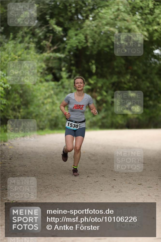 30.08.2026 - Elbe Triathlon Hamburg Antke Förster http://msf.ph/oto/10106226 30.08.2026 12:15:46 Laufen 1530 meine-sportfotos.de