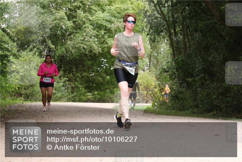 30.08.2026 - Elbe Triathlon Hamburg Antke Förster http://msf.ph/oto/10106227 30.08.2026 12:22:14 Laufen 1582, 06 meine-sportfotos.de