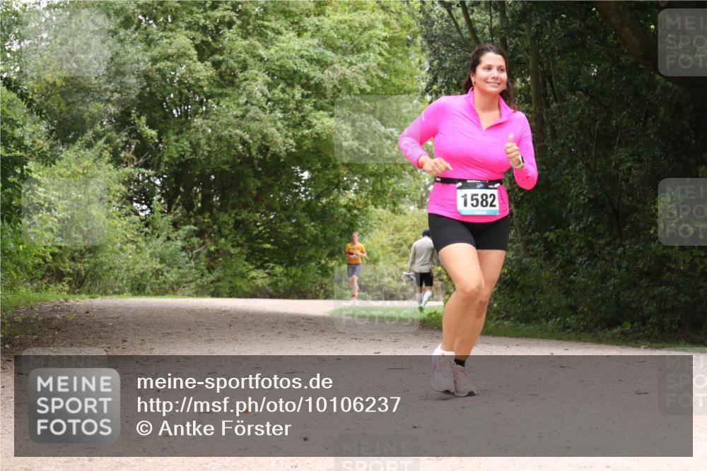 30.08.2026 - Elbe Triathlon Hamburg Antke Förster http://msf.ph/oto/10106237 30.08.2026 12:22:19 Laufen 1582 meine-sportfotos.de