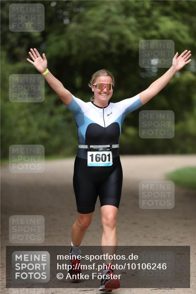 30.08.2026 - Elbe Triathlon Hamburg Antke Förster http://msf.ph/oto/10106246 30.08.2026 12:16:01 Laufen 1601 meine-sportfotos.de