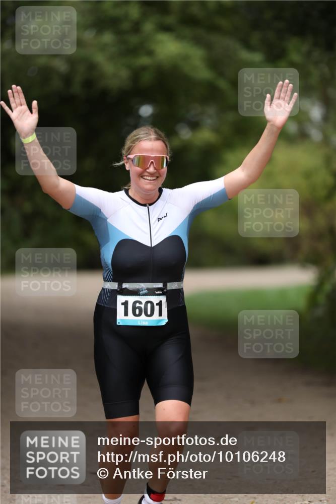 30.08.2026 - Elbe Triathlon Hamburg Antke Förster http://msf.ph/oto/10106248 30.08.2026 12:16:01 Laufen 1601 meine-sportfotos.de