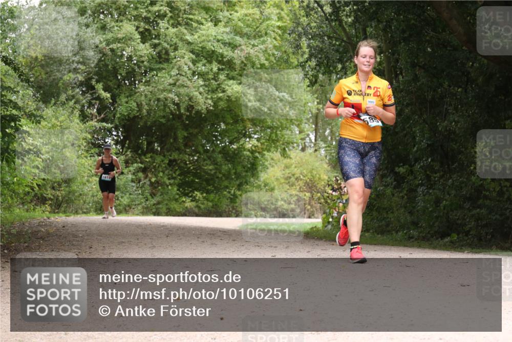 30.08.2026 - Elbe Triathlon Hamburg Antke Förster http://msf.ph/oto/10106251 30.08.2026 12:22:35 Laufen 1616 meine-sportfotos.de