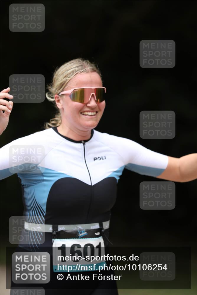 30.08.2026 - Elbe Triathlon Hamburg Antke Förster http://msf.ph/oto/10106254 30.08.2026 12:16:03 Laufen 1601 meine-sportfotos.de