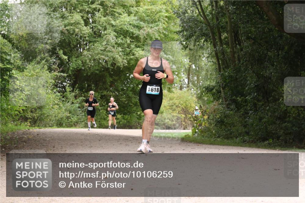 30.08.2026 - Elbe Triathlon Hamburg Antke Förster http://msf.ph/oto/10106259 30.08.2026 12:22:43 Laufen 1636, 1618 meine-sportfotos.de