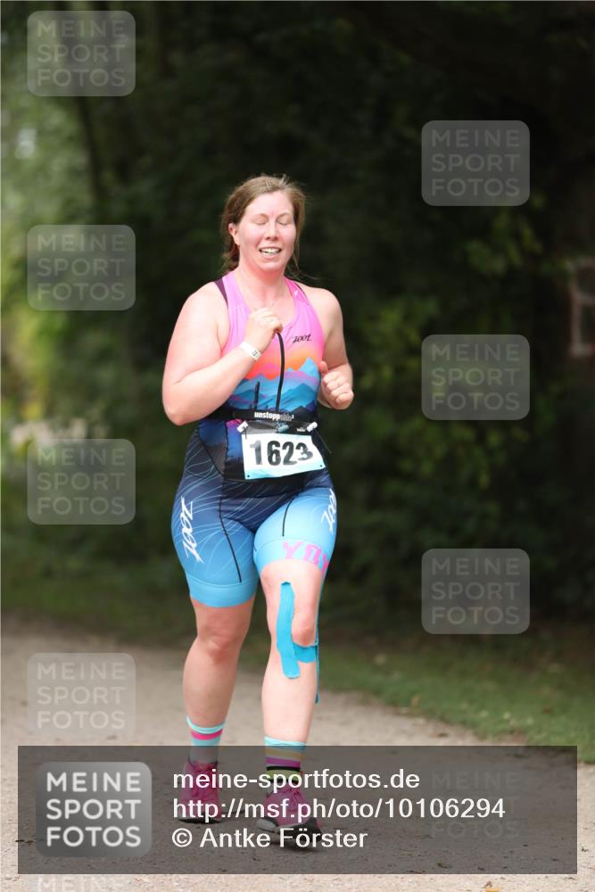 30.08.2026 - Elbe Triathlon Hamburg Antke Förster http://msf.ph/oto/10106294 30.08.2026 12:16:51 Laufen 7001, 1623 meine-sportfotos.de