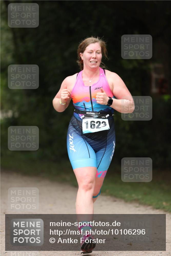 30.08.2026 - Elbe Triathlon Hamburg Antke Förster http://msf.ph/oto/10106296 30.08.2026 12:16:52 Laufen 700, 1623 meine-sportfotos.de