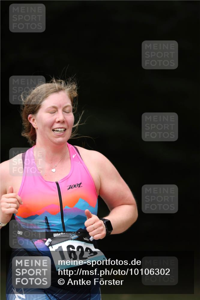 30.08.2026 - Elbe Triathlon Hamburg Antke Förster http://msf.ph/oto/10106302 30.08.2026 12:16:53 Laufen 7001, 1623 meine-sportfotos.de