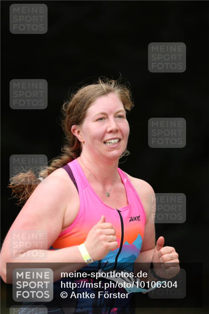 30.08.2026 - Elbe Triathlon Hamburg Antke Förster http://msf.ph/oto/10106304 30.08.2026 12:16:53 Laufen 7001 meine-sportfotos.de