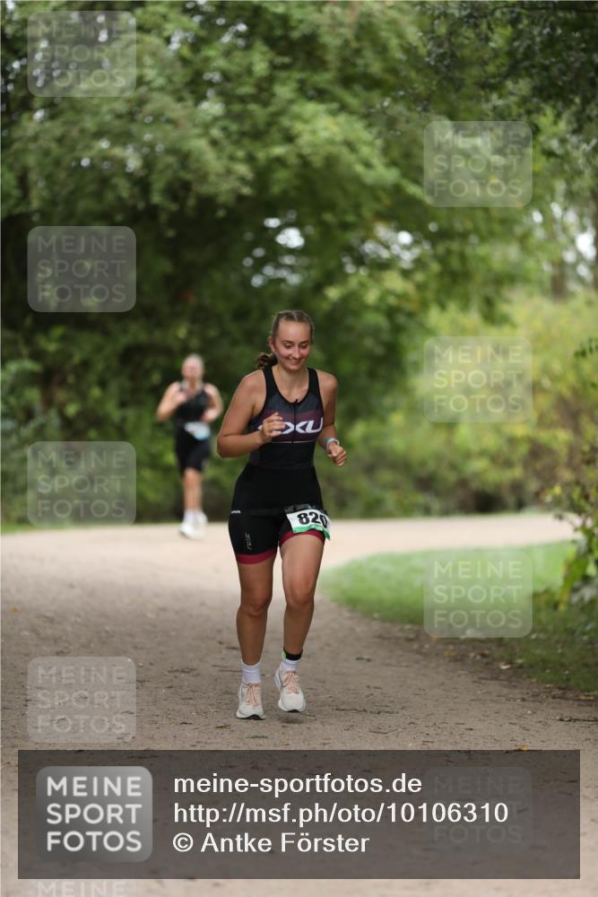 30.08.2026 - Elbe Triathlon Hamburg Antke Förster http://msf.ph/oto/10106310 30.08.2026 12:17:11 Laufen 820 meine-sportfotos.de