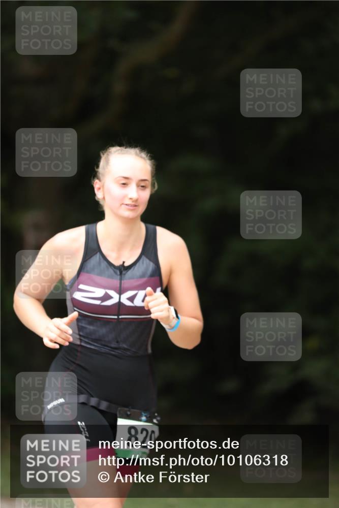 30.08.2026 - Elbe Triathlon Hamburg Antke Förster http://msf.ph/oto/10106318 30.08.2026 12:17:14 Laufen 820 meine-sportfotos.de