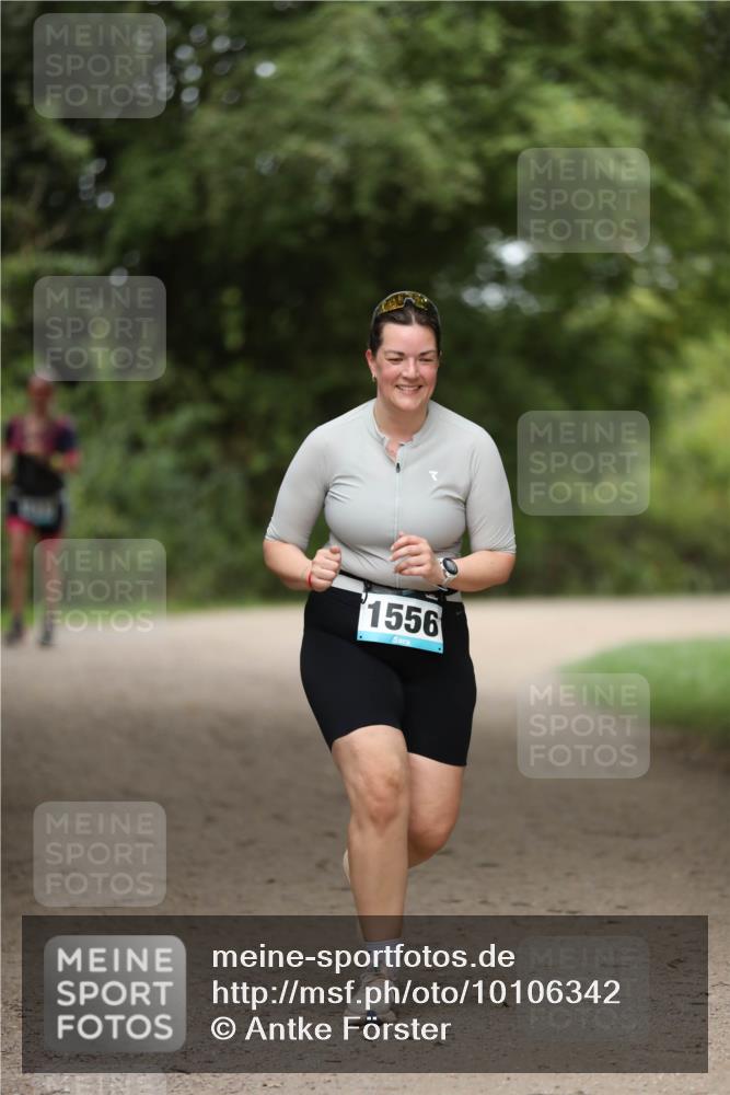 30.08.2026 - Elbe Triathlon Hamburg Antke Förster http://msf.ph/oto/10106342 30.08.2026 12:17:35 Laufen 1556 meine-sportfotos.de