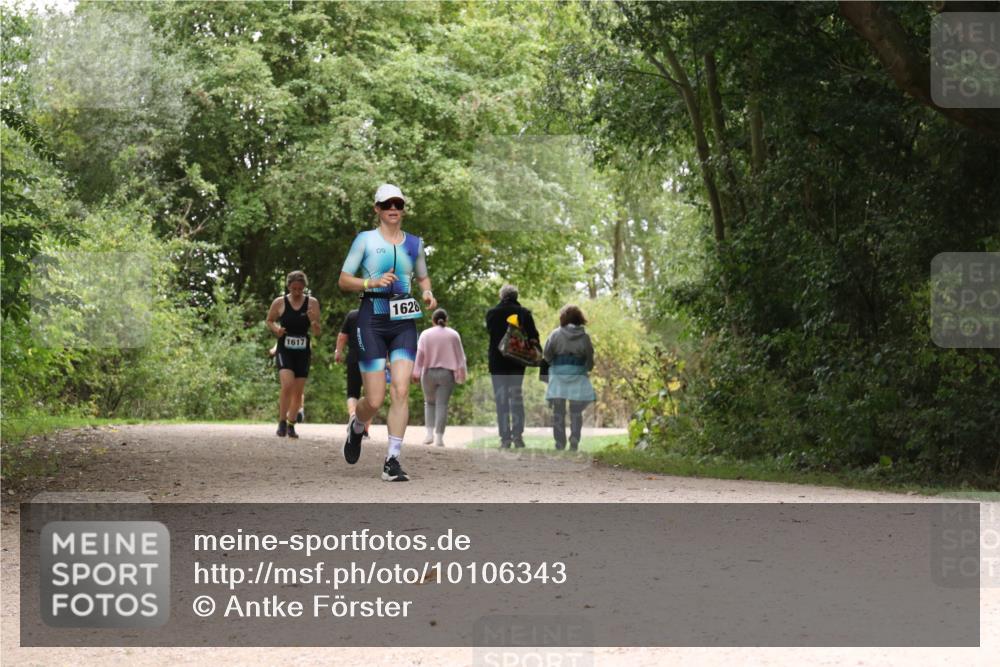 30.08.2026 - Elbe Triathlon Hamburg Antke Förster http://msf.ph/oto/10106343 30.08.2026 12:23:52 Laufen 1617, 1628 meine-sportfotos.de