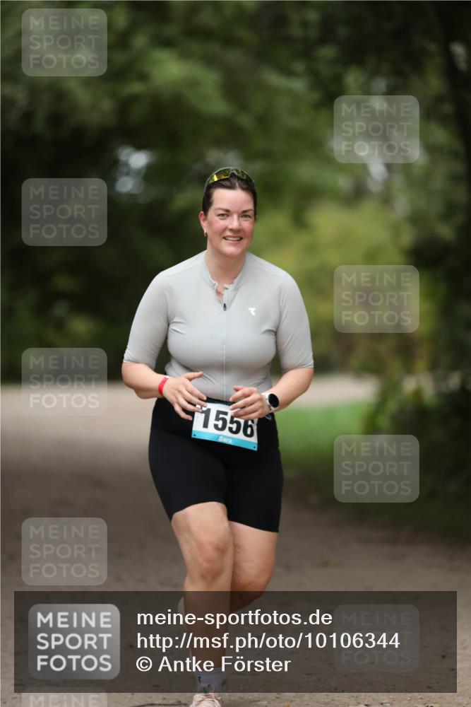 30.08.2026 - Elbe Triathlon Hamburg Antke Förster http://msf.ph/oto/10106344 30.08.2026 12:17:36 Laufen 1556 meine-sportfotos.de