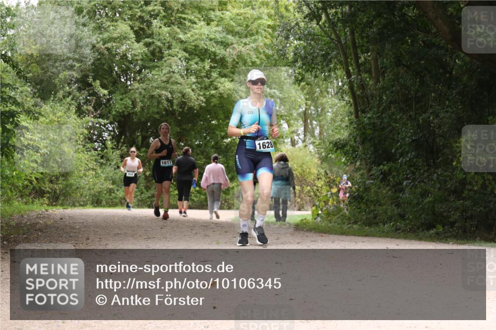 30.08.2026 - Elbe Triathlon Hamburg Antke Förster http://msf.ph/oto/10106345 30.08.2026 12:23:53 Laufen 1617, 1628 meine-sportfotos.de