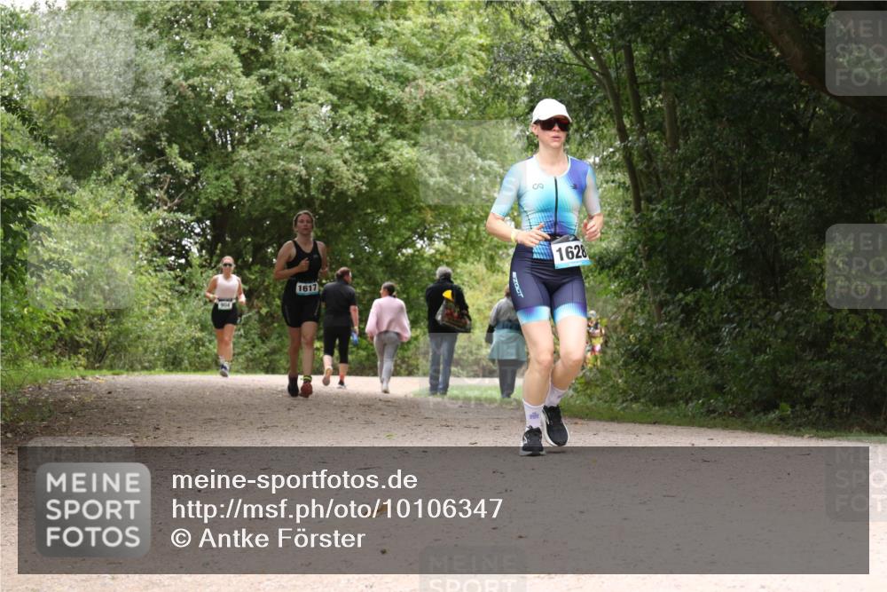 30.08.2026 - Elbe Triathlon Hamburg Antke Förster http://msf.ph/oto/10106347 30.08.2026 12:23:53 Laufen 904, 1617, 1628 meine-sportfotos.de