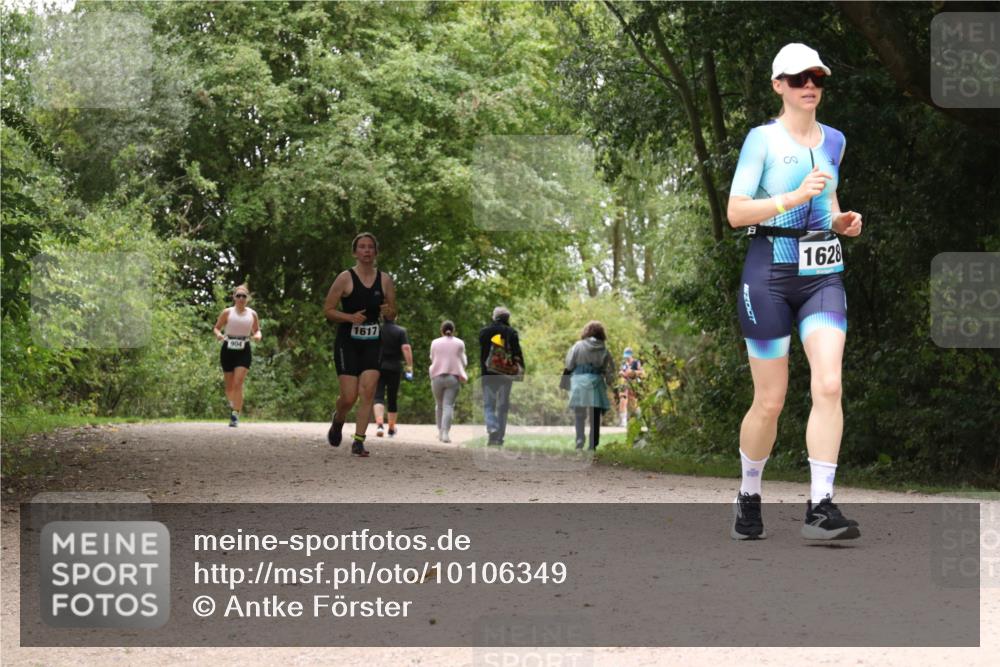 30.08.2026 - Elbe Triathlon Hamburg Antke Förster http://msf.ph/oto/10106349 30.08.2026 12:23:54 Laufen 904, 1617, 1628 meine-sportfotos.de
