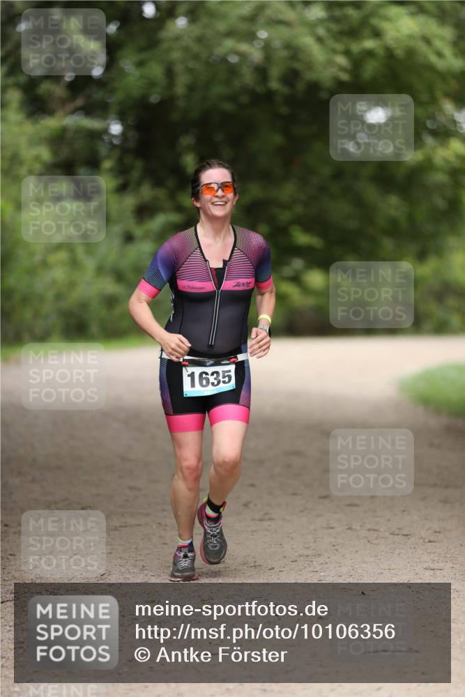 30.08.2026 - Elbe Triathlon Hamburg Antke Förster http://msf.ph/oto/10106356 30.08.2026 12:17:42 Laufen 1635 meine-sportfotos.de