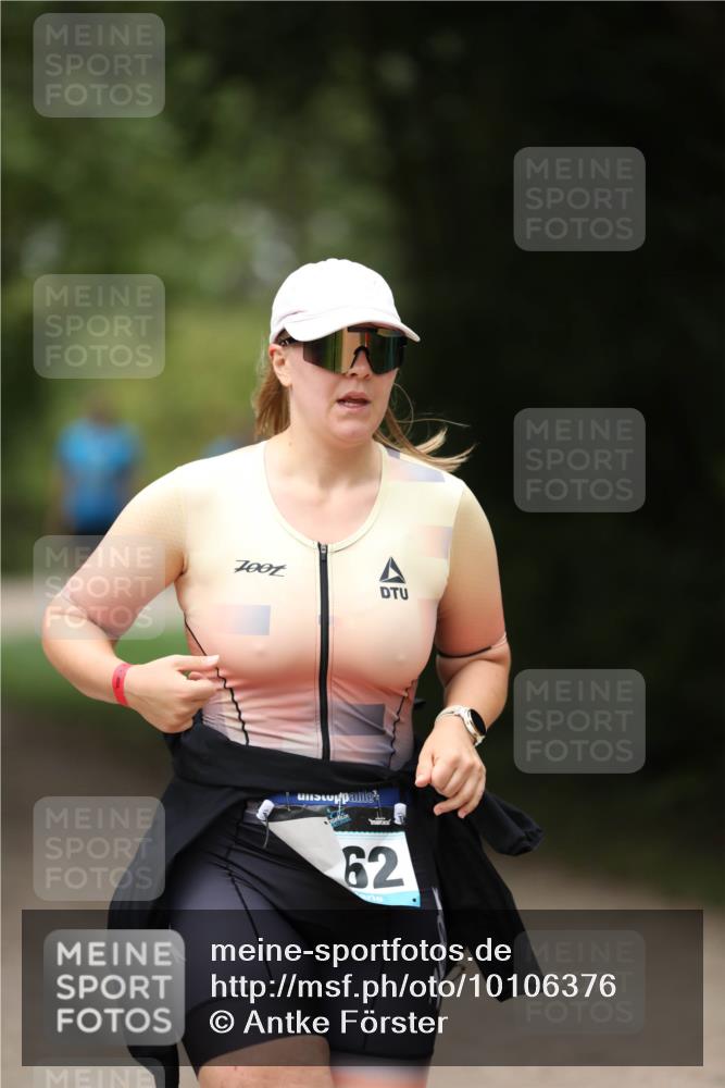 30.08.2026 - Elbe Triathlon Hamburg Antke Förster http://msf.ph/oto/10106376 30.08.2026 12:18:11 Laufen 7001, 62 meine-sportfotos.de