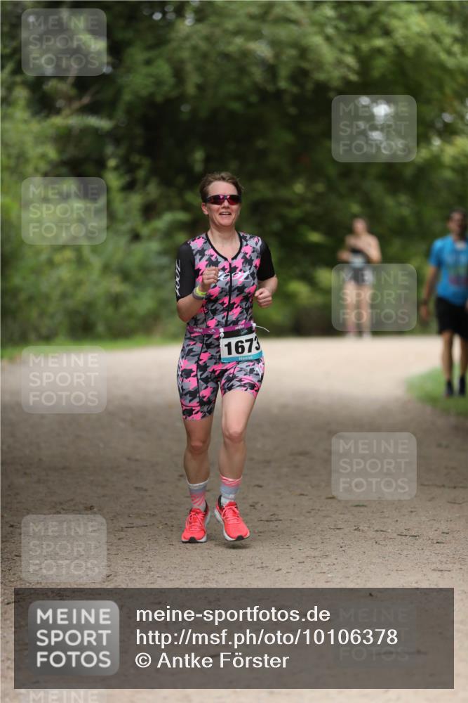 30.08.2026 - Elbe Triathlon Hamburg Antke Förster http://msf.ph/oto/10106378 30.08.2026 12:18:16 Laufen 1673 meine-sportfotos.de