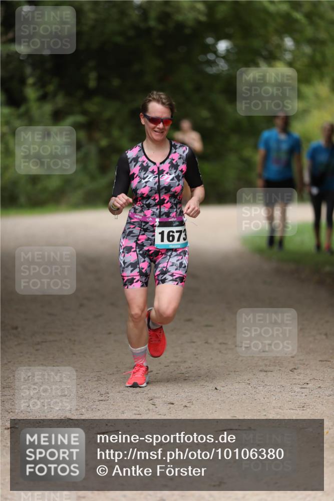 30.08.2026 - Elbe Triathlon Hamburg Antke Förster http://msf.ph/oto/10106380 30.08.2026 12:18:16 Laufen 1673 meine-sportfotos.de