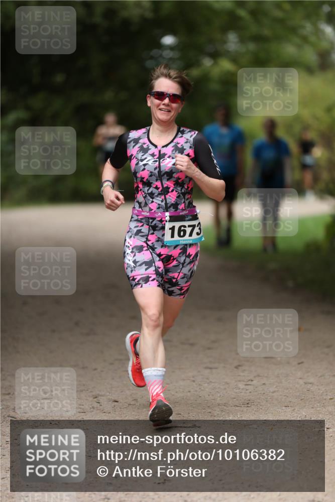 30.08.2026 - Elbe Triathlon Hamburg Antke Förster http://msf.ph/oto/10106382 30.08.2026 12:18:17 Laufen 1673 meine-sportfotos.de