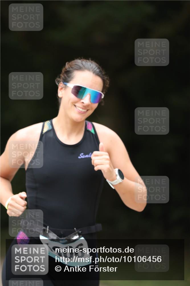 30.08.2026 - Elbe Triathlon Hamburg Antke Förster http://msf.ph/oto/10106456 30.08.2026 12:19:13 Laufen 06 meine-sportfotos.de