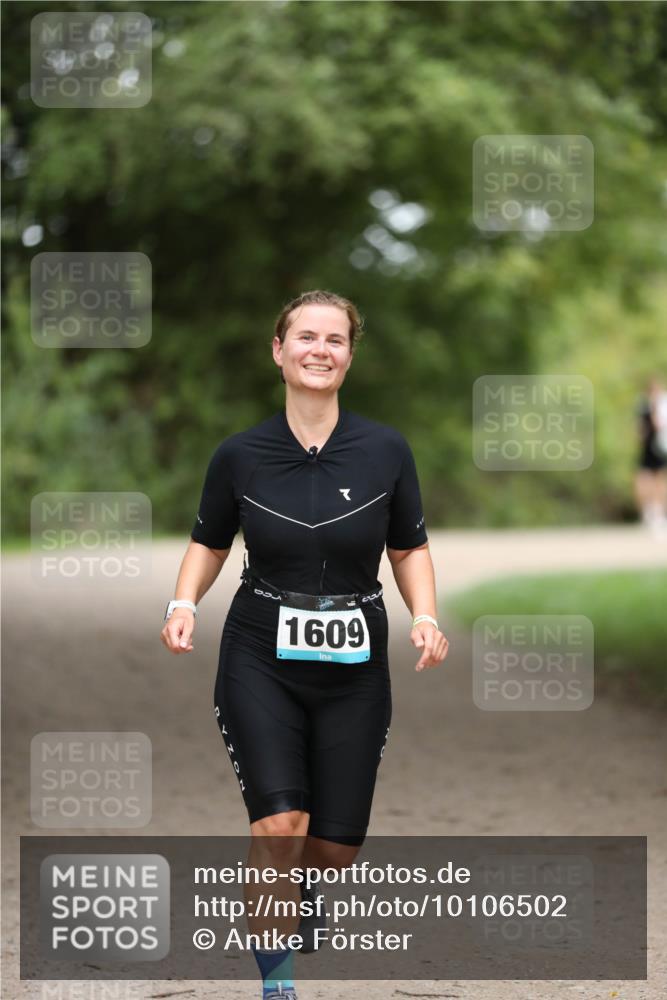 30.08.2026 - Elbe Triathlon Hamburg Antke Förster http://msf.ph/oto/10106502 30.08.2026 12:20:06 Laufen 500, 1609 meine-sportfotos.de