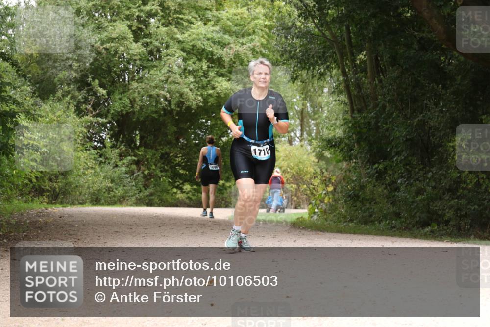 30.08.2026 - Elbe Triathlon Hamburg Antke Förster http://msf.ph/oto/10106503 30.08.2026 12:25:46 Laufen 1698, 1710 meine-sportfotos.de